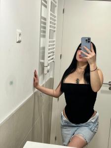 647082571: Chica busca chico en Gerona