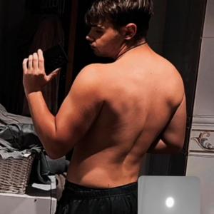 744622667: Chico busca chica en Sevilla