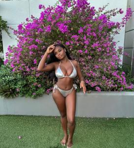 613656418: Chica busca chico en Barcelona