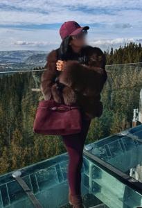 613767340: Chica busca chico en Pontevedra