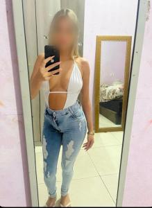 611270964: Chica busca chico en La Coruña