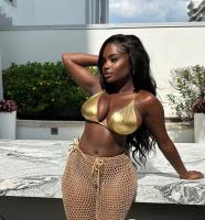 613656418: Chica busca chico en Barcelona