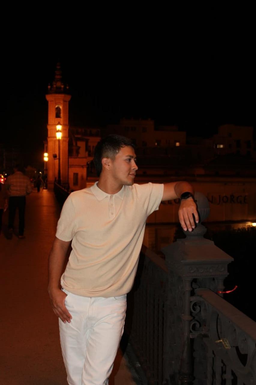 Chico busca chica en Sevilla: 