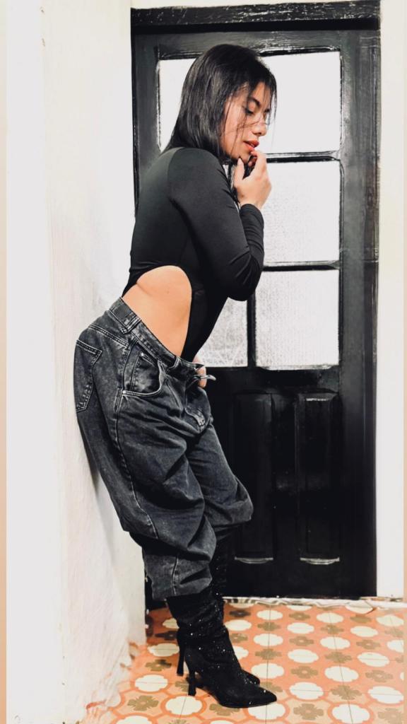 Chica busca chico en Alicante: Chica busca chico