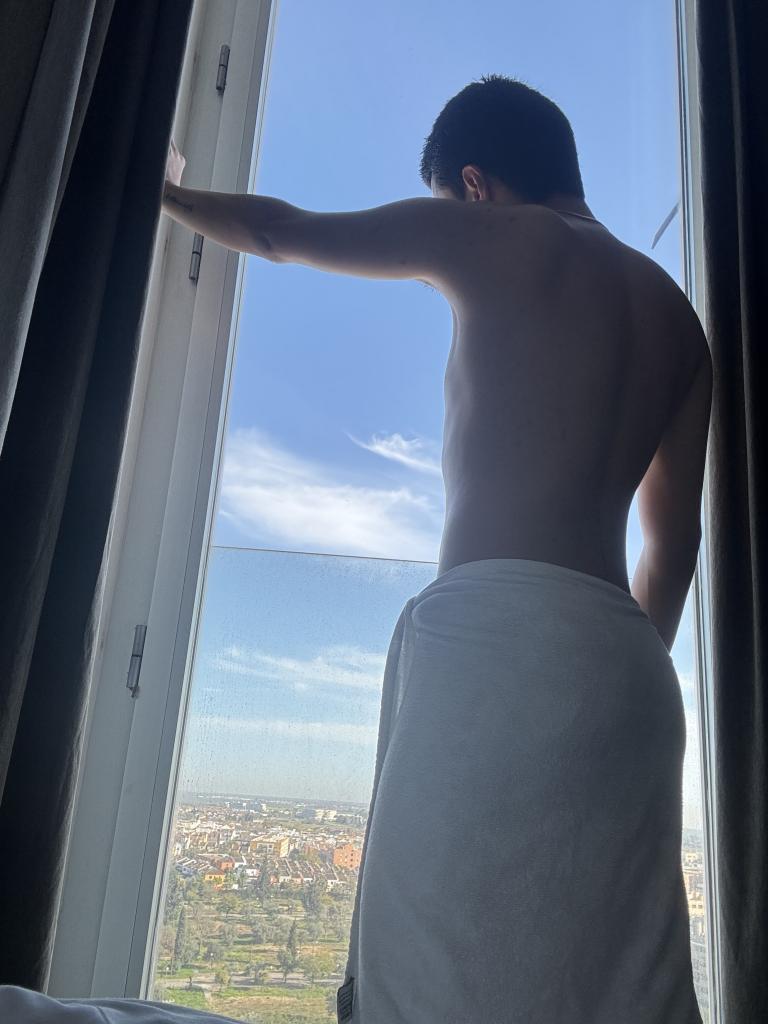 Chico busca chica en Sevilla: 