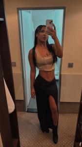 673069426: Chica busca chico en Sevilla