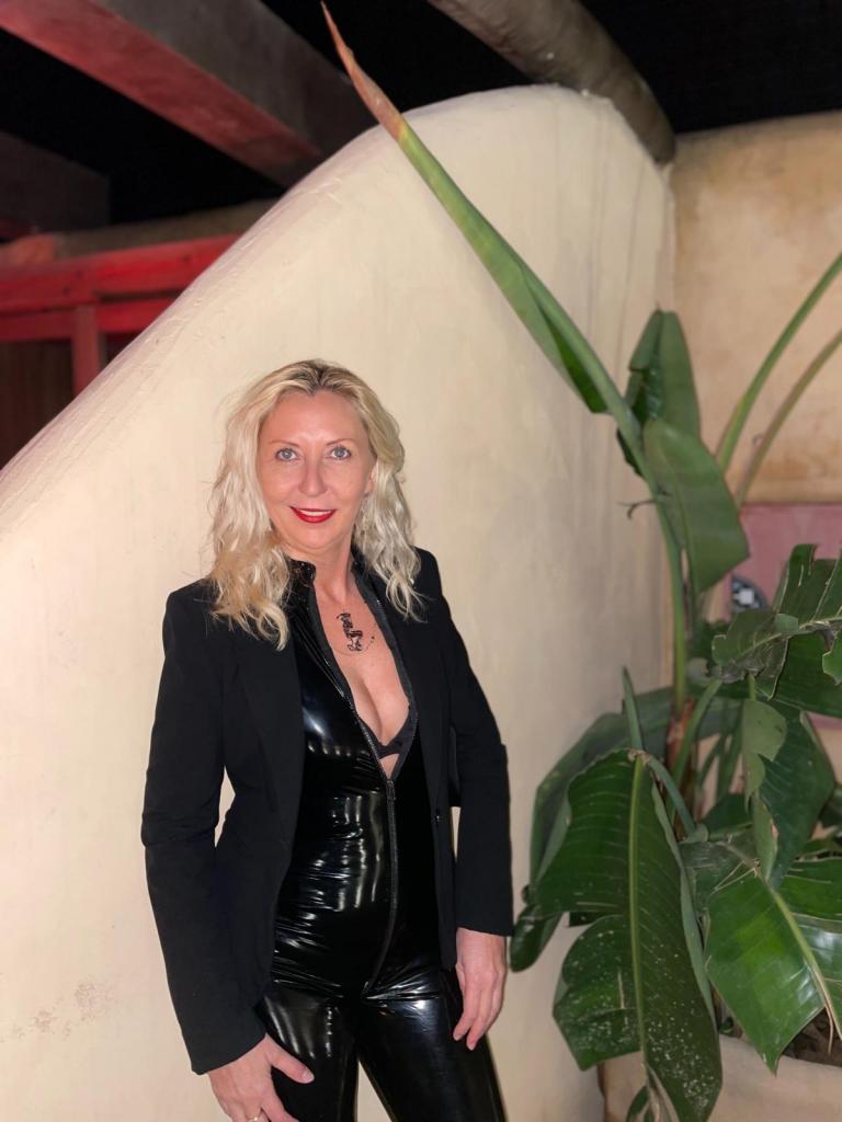 614496368: Chica busca chico en Málaga