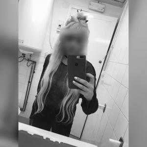 631300571: Chica busca chico en Barcelona