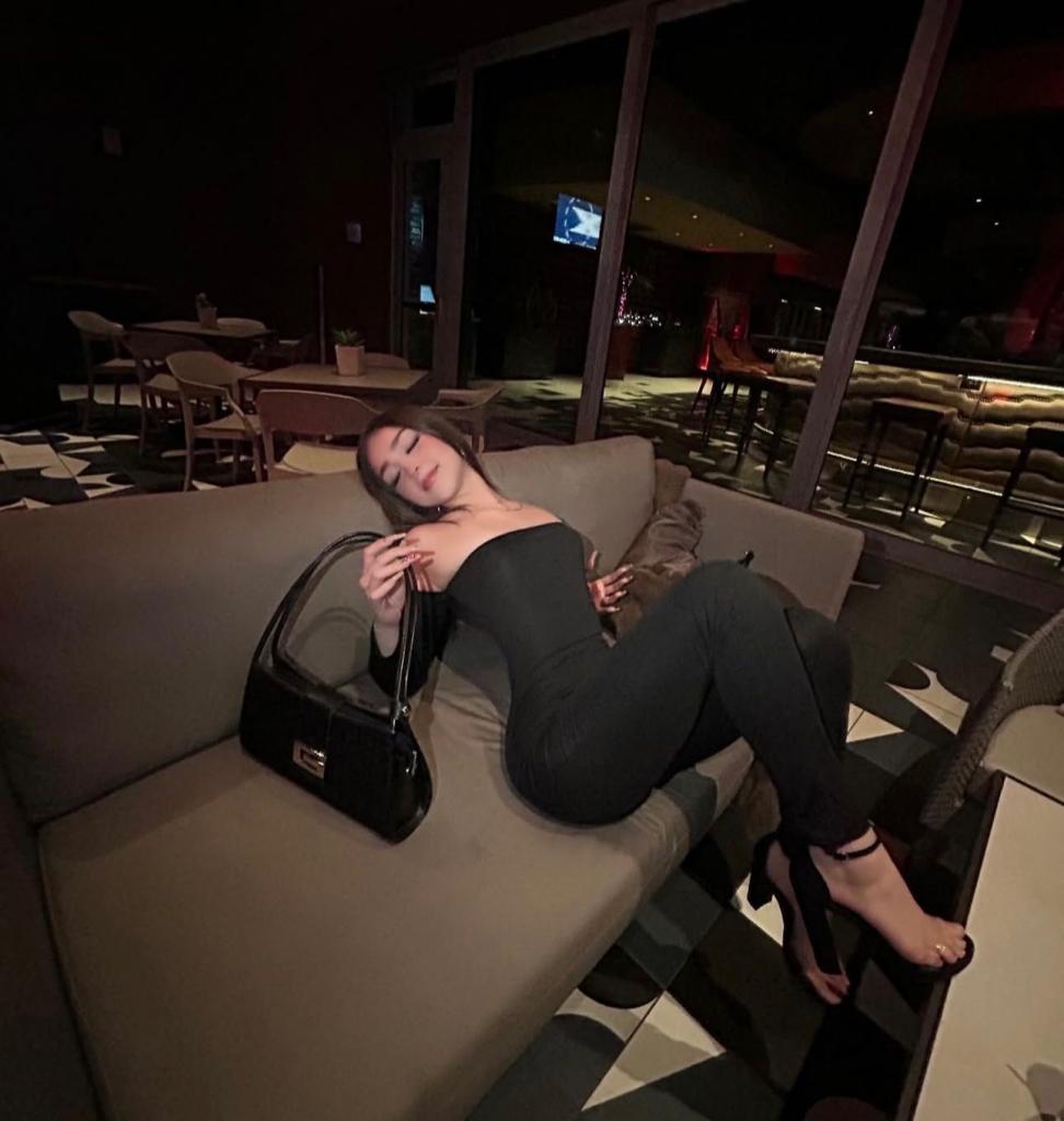 682554362: Chica busca chico en Barcelona