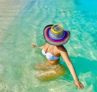 614867084: Chica busca chico en Ibiza