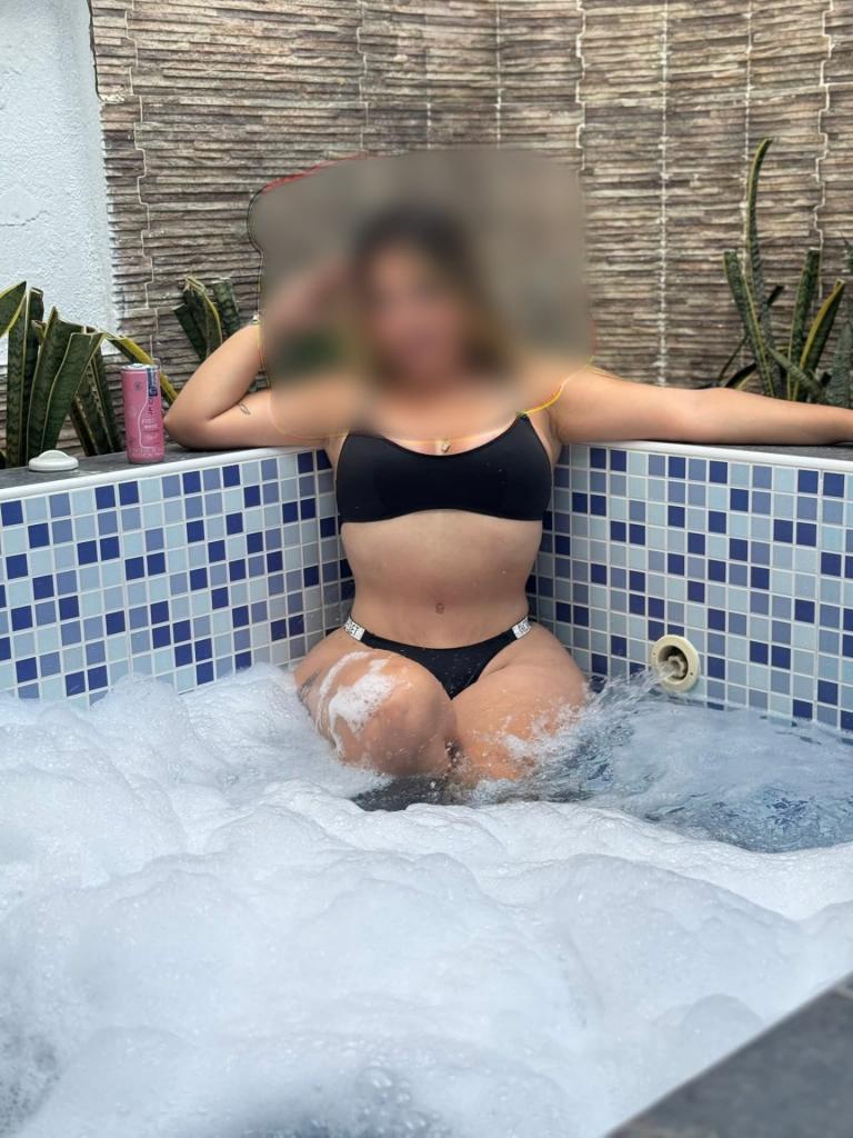 647922509: Chica busca chico en Gerona