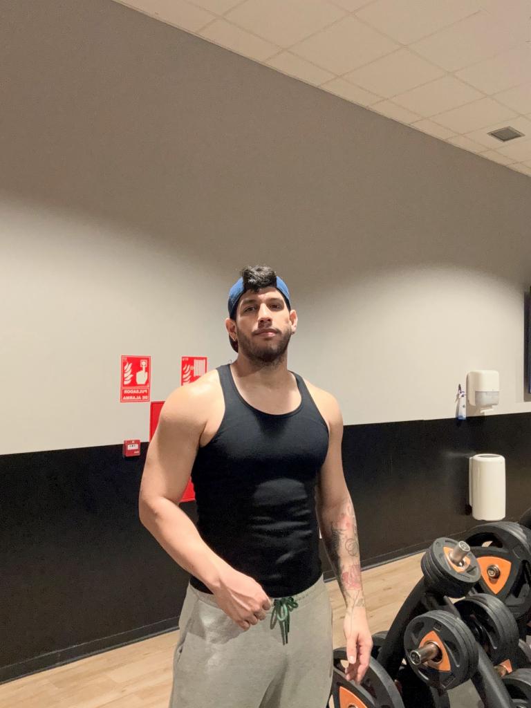 Chico busca chica en Granada: 