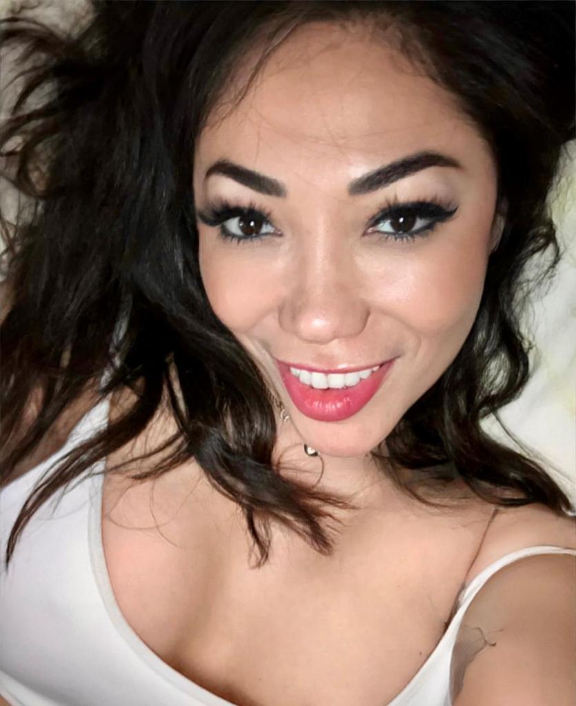 671134267: Chica busca chico en Sevilla