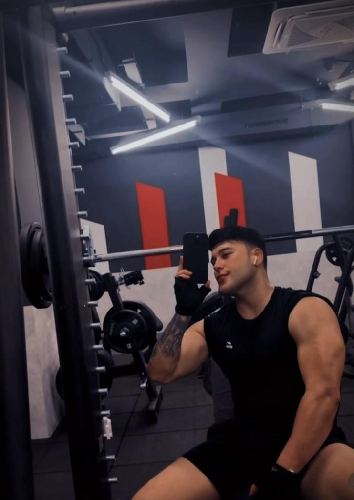 663780321: Chico busca chica en Murcia