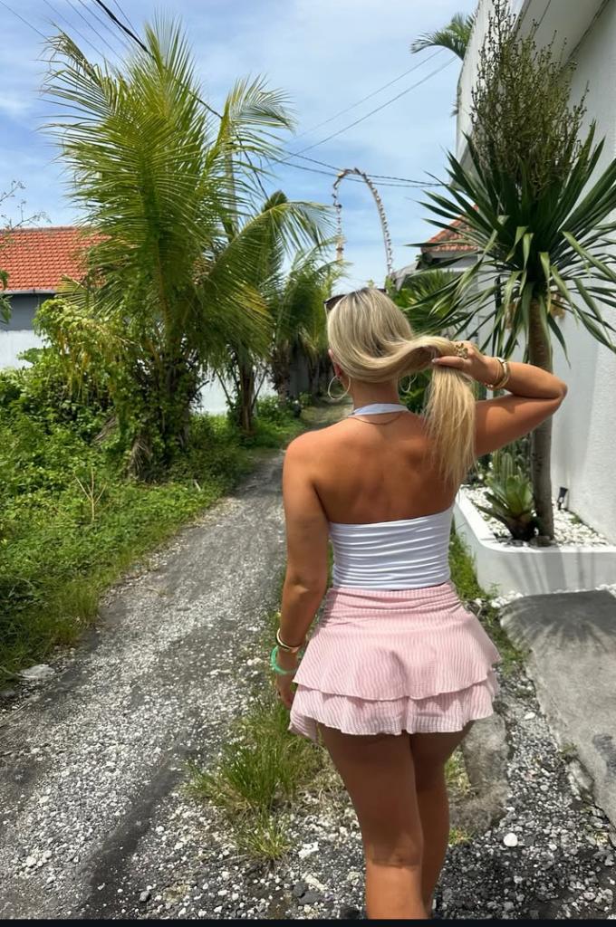 697575667: Chica busca chico en Melilla