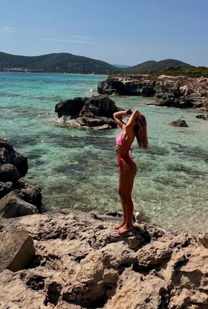 644945670: Chica busca chico en Cantabria