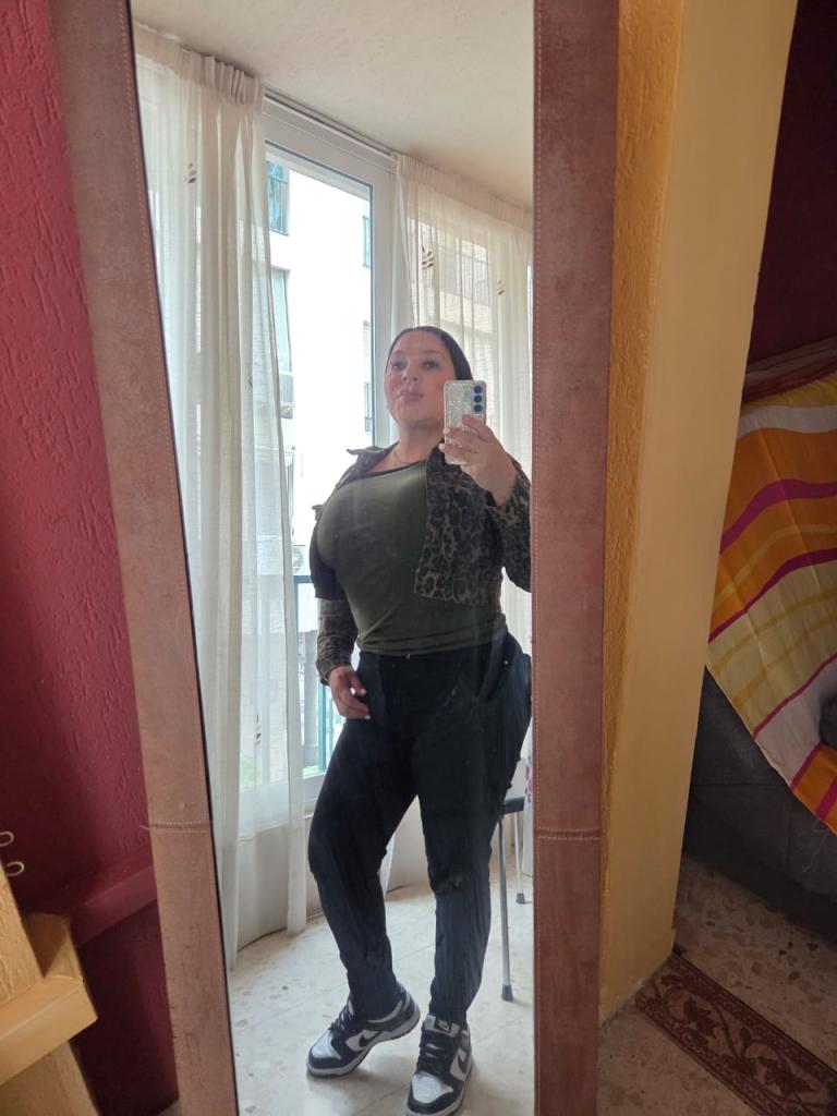 654757684: Chica busca chico en Madrid