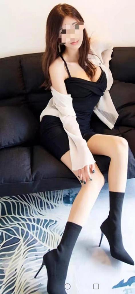 631678586: Chica busca chico en Gerona