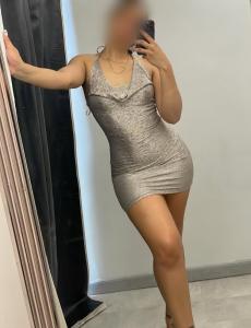 667425243: Chica busca chico en Gerona