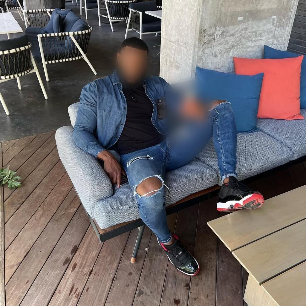 631623408: Chico busca chica en Barcelona