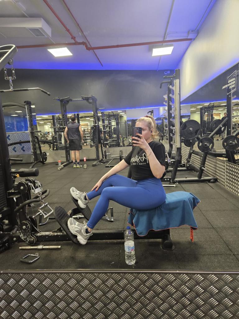 645708528: Chica busca chico en Gerona