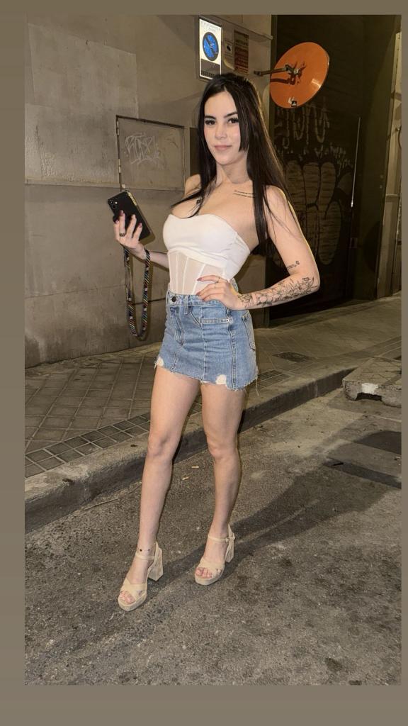 614896717: Chica busca chico en Málaga