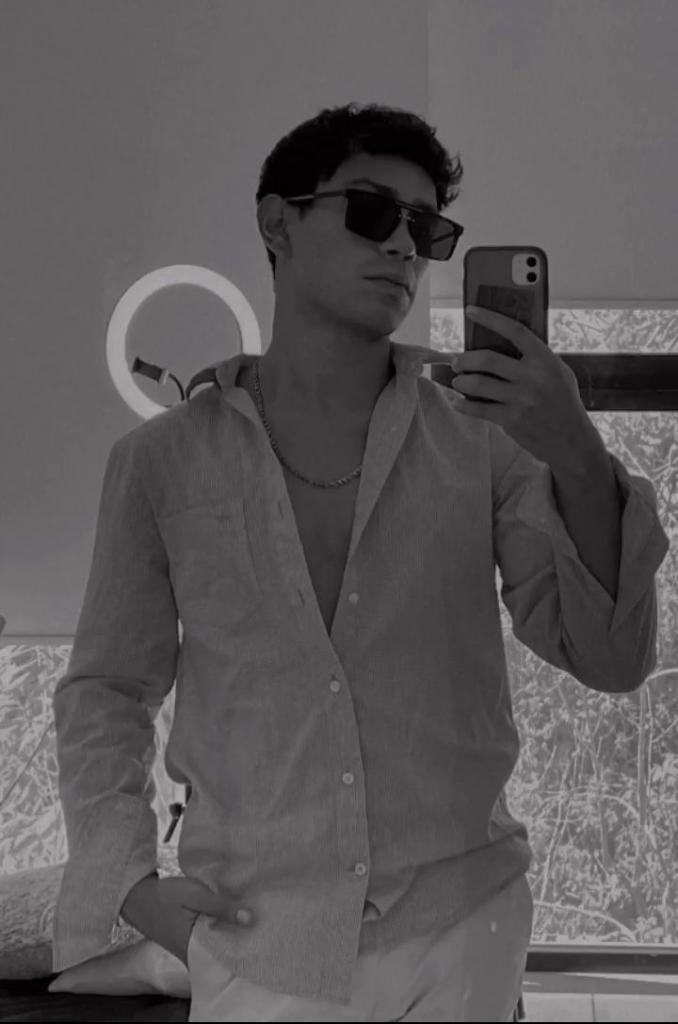 664445171: Chico busca chica en Sevilla