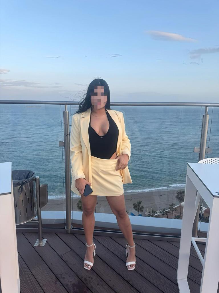 Chica busca chico en Alicante: Chica busca chico