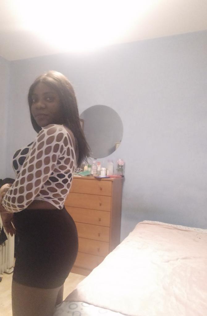 Chica busca chico en Cádiz: 