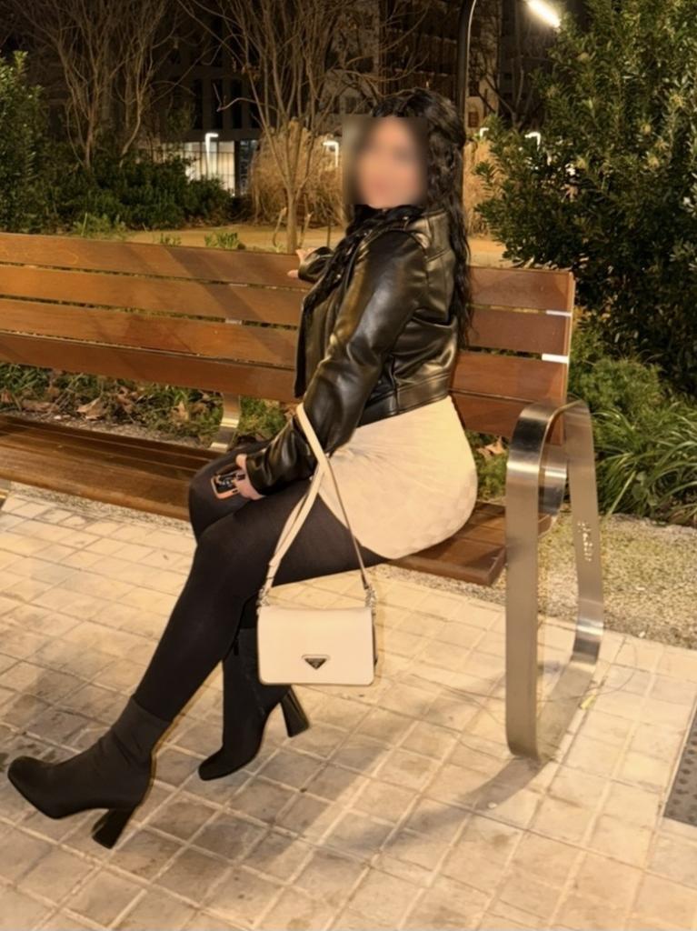 614210813: Chica busca chico en Barcelona