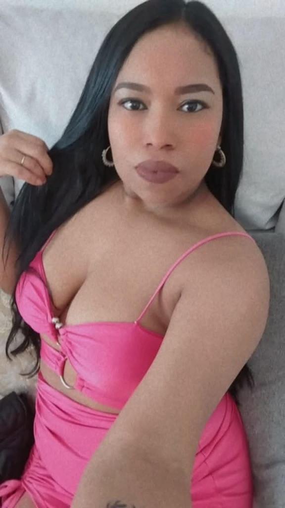 664039809: Chica busca chico en Barcelona