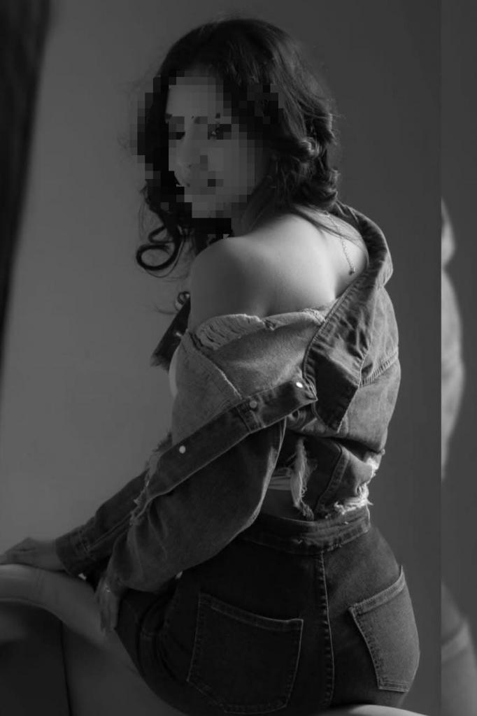 642543261: Chica busca chico en Granada