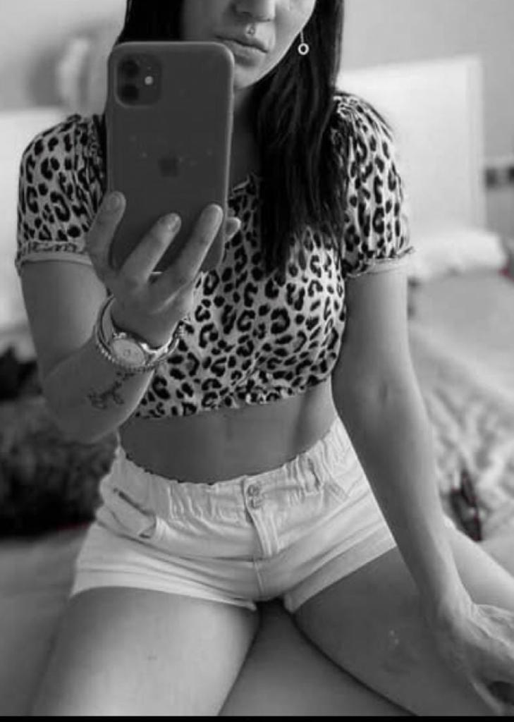 671062408: Chica busca chico en Barcelona