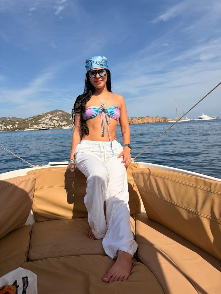 605768826: Chica busca chico en Ibiza