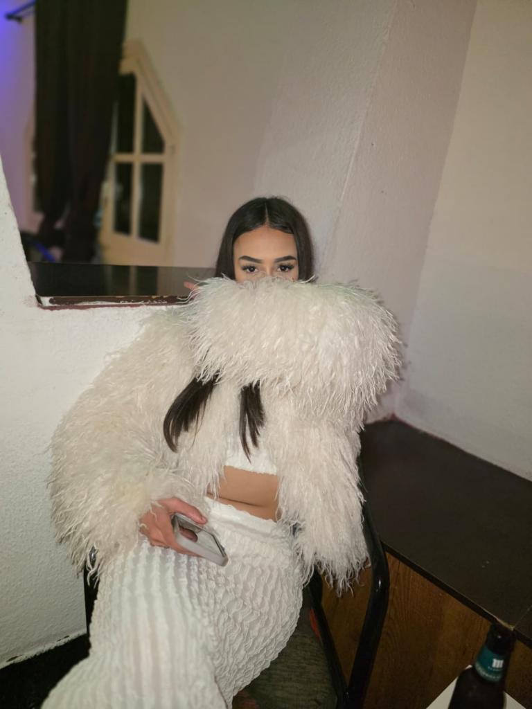 614987454: Chica busca chico en Almería