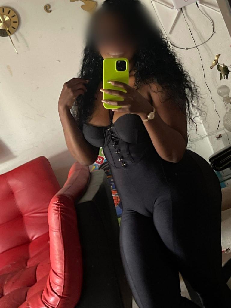 613552491: Chica busca chico en Badajoz