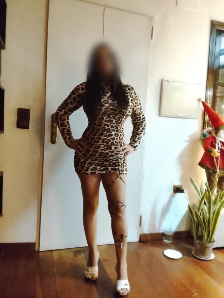 694227779: Chica busca chico en Sevilla