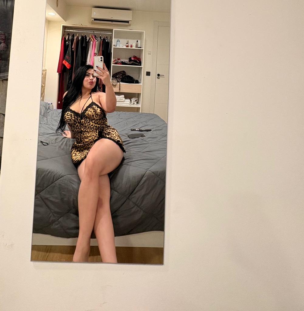 685741480: Chica busca chico en Ibiza