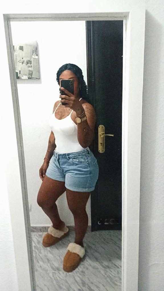 614873379: Chica busca chico en Madrid