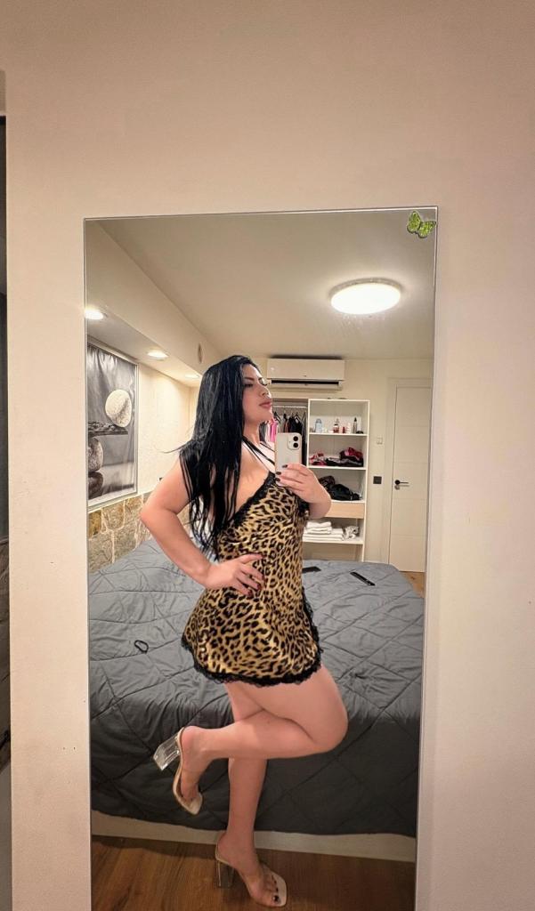 685741480: Chica busca chico en Ibiza