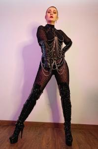 643699473: Chica busca chico en Cuenca