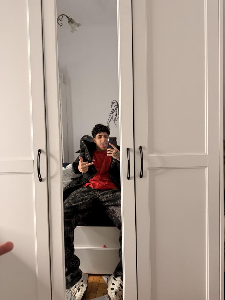 687728084: Chico busca chica en Madrid