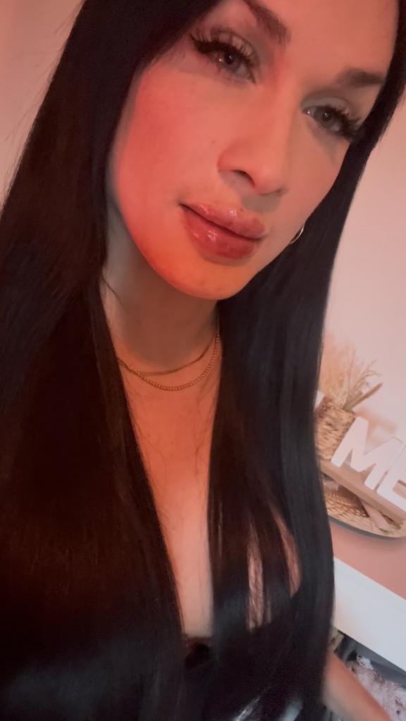 664437350: Transexual en Barcelona