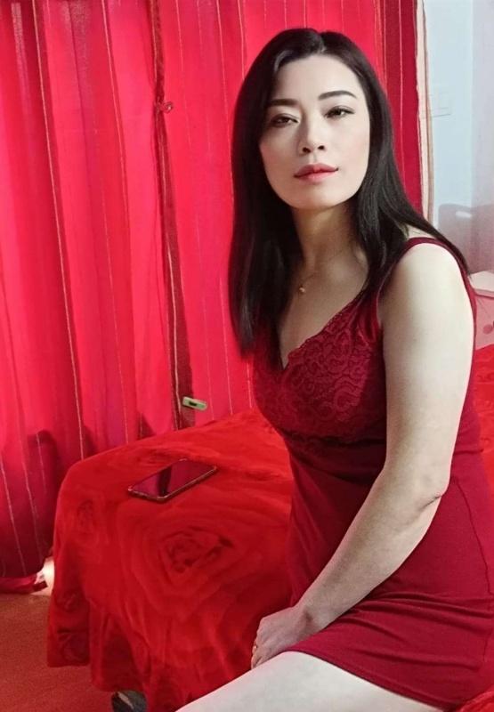 613401451: Chica busca chico en Gerona