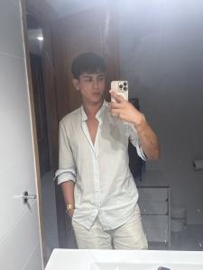 697751128: Chico busca chica en Madrid