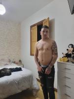 633023292: Chico busca chica en La Coruña