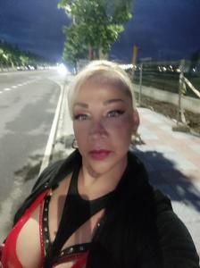 663439766: Transexual en León