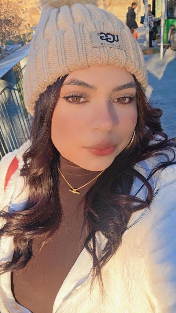 613108270: Chica busca chico en Barcelona