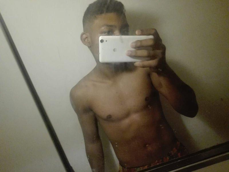 631906792: Chico busca chica en Barcelona