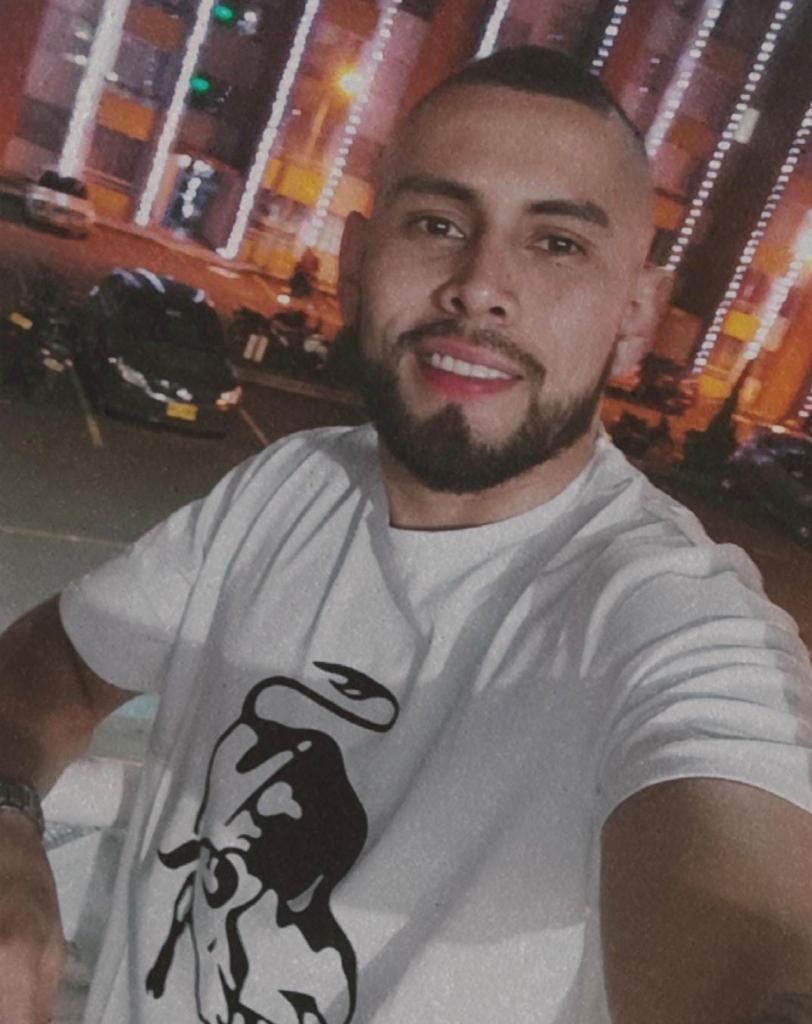 Chico busca chica en Granada: 